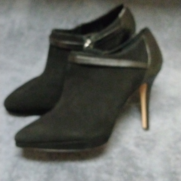 WHBM - SUEDE HIGH-HEEL ANKLE BOOTIES size 9.5 - Picture 8 of 9